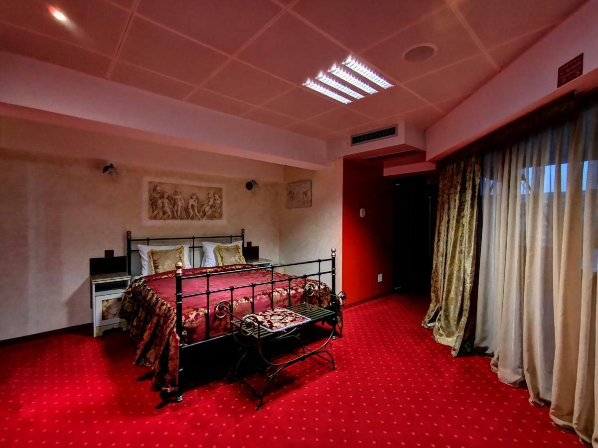 Grand Pier Boutique Luxury King And Queen Deluxe Rooms, With Free Welcome Breakfast For All Stays Up To 4 Nights Бухарест Экстерьер фото